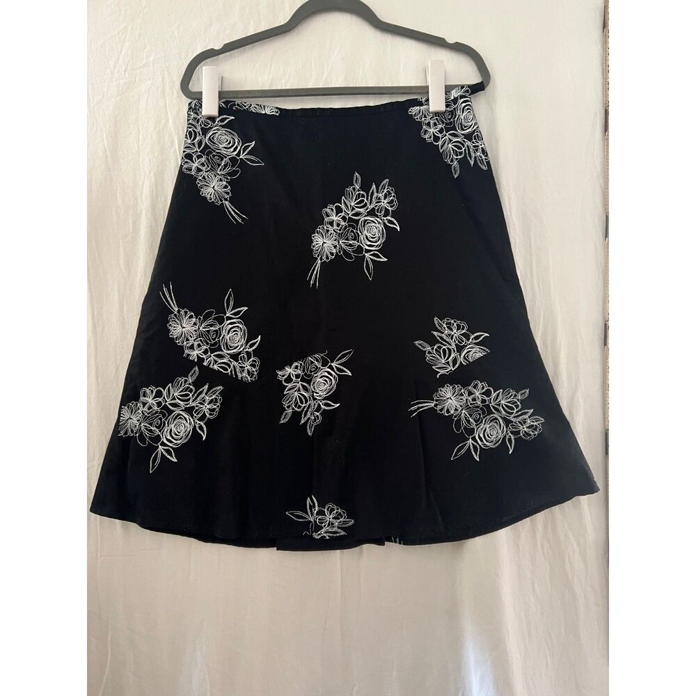 Geoffrey Beene Sport Women’s Black Floral Embroidered Skir 12 Cotton Flounce Hem